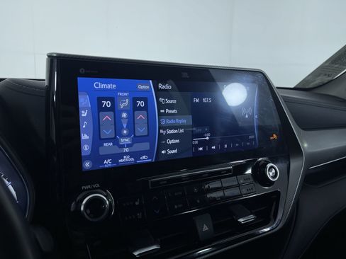 Used 2022 Toyota Highlander Platinum image 17