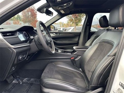 Used 2023 Jeep Grand Cherokee Altitude image 20