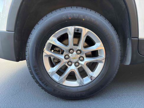 Used 2018 Chevrolet Traverse LT w/ LPO, Black Accent Package image 20