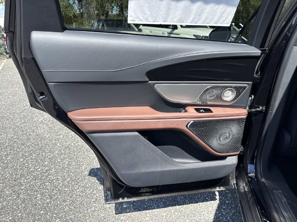 New 2026 Lincoln Nautilus Reserve AWD/4WD image 13