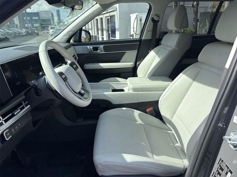 Used 2025 Hyundai Santa Fe SEL AWD/4WD image 17