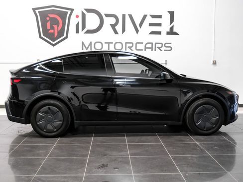 Used 2026 Tesla Model Y 2WD image 7