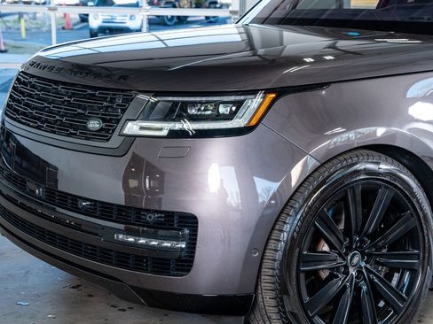 Used 2023 Land Rover Range Rover Long Wheelbase SE image 12