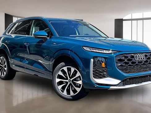 New 2026 Audi Q3 quattro 2.0T AWD/4WD image 1