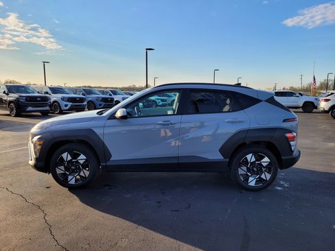 Used 2025 Hyundai Kona SEL image 7