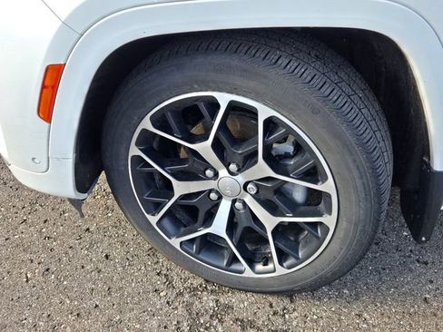 Used 2022 Jeep Grand Cherokee Summit image 4