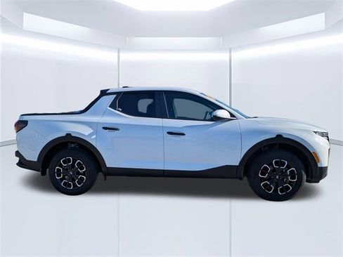 Used 2024 Hyundai Santa Cruz SE image 3