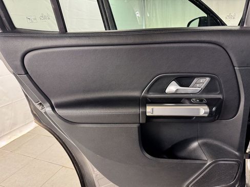 Used 2022 Mercedes-Benz GLB 250 4MATIC image 17