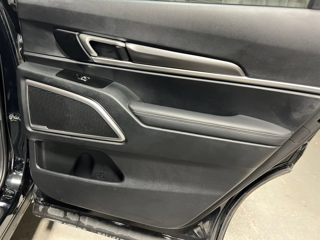 Used 2025 Kia Telluride S FWD image 12