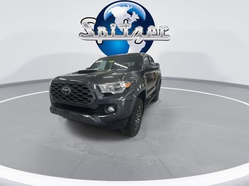 Used 2020 Toyota Tacoma TRD Sport image 3