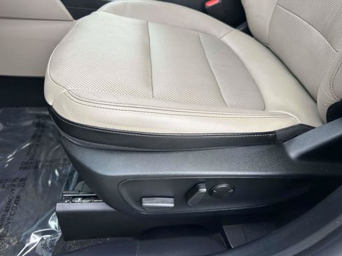 Used 2020 Ford Escape Titanium AWD/4WD image 23