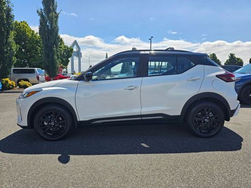 Used 2023 Nissan Kicks SR w/ SR Premium Package FWD image 6