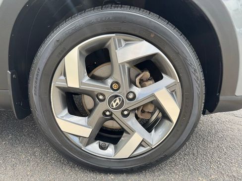 Used 2022 Hyundai Venue Limited FWD image 26