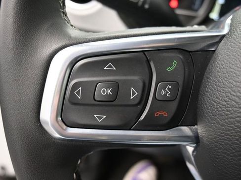 Used 2025 Jeep Wrangler Sahara image 28