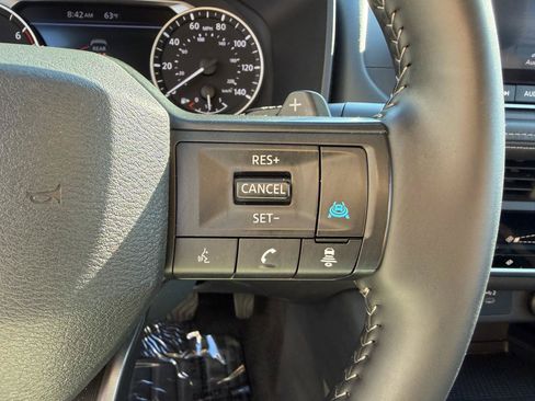 Used 2025 Nissan Rogue SV FWD image 28