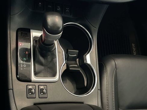 Used 2015 Toyota Highlander XLE image 19