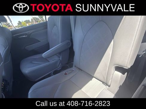 Used 2024 Toyota Highlander Platinum AWD/4WD image 5