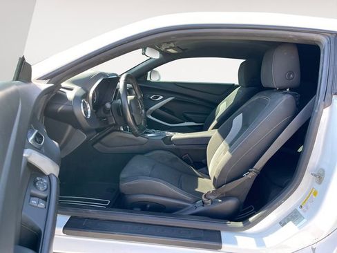 Used 2019 Chevrolet Camaro LT w/ Technology Package RWD image 9
