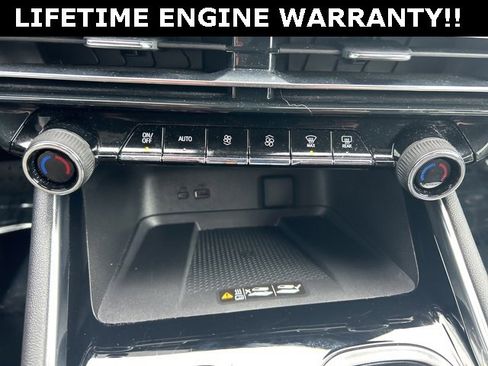 Used 2025 Chevrolet Traverse LT image 26