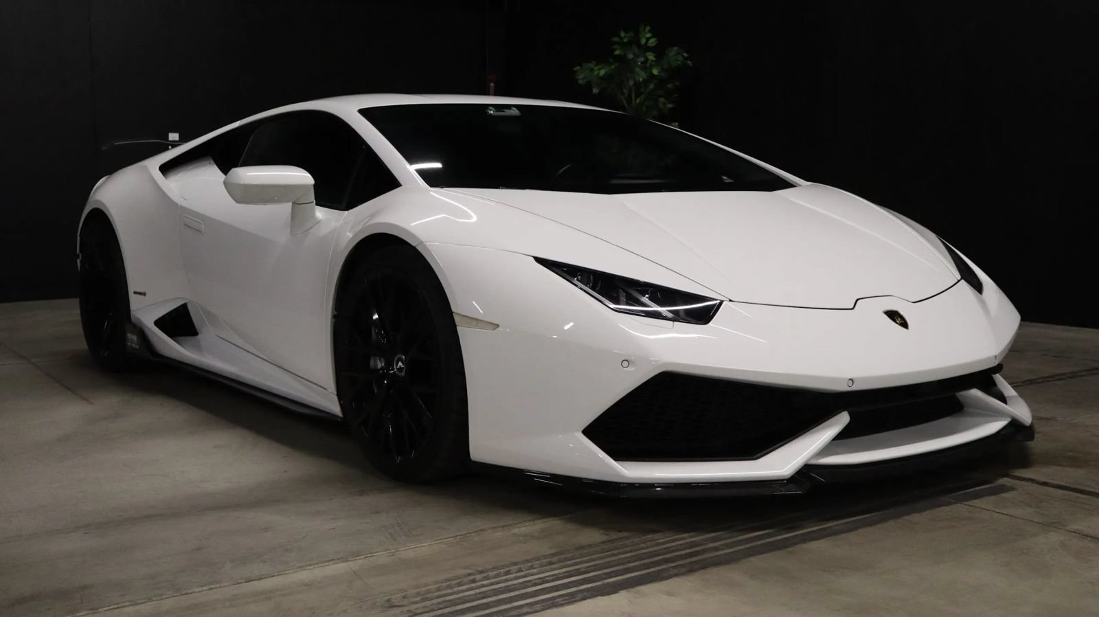 Used 2016 Lamborghini Huracan LP 610-4 AWD/4WD image 1