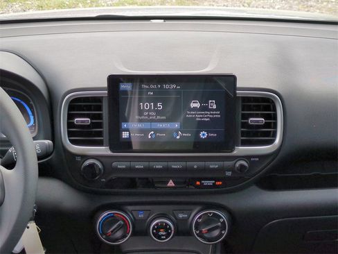 New 2026 Hyundai Venue SE image 18