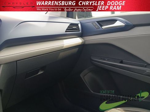 Used 2024 Volkswagen Taos SE FWD image 28