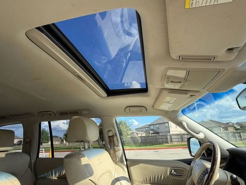 Used 2014 INFINITI QX80 2WD w/ Deluxe Touring Package image 8