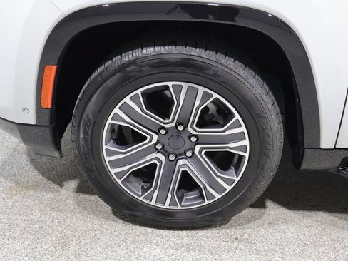 Used 2024 Jeep Wagoneer L Series II w/ Flexible Seating Group AWD/4WD image 8