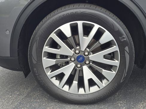 Used 2021 Ford Escape Titanium image 5