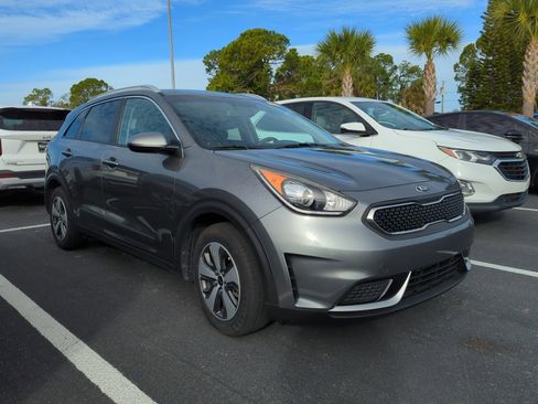 Used 2018 Kia Niro LX image 2