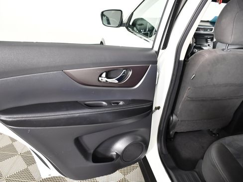 Used 2015 Nissan Rogue S AWD/4WD image 44