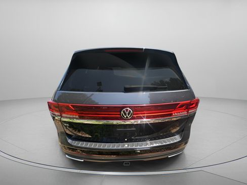 Used 2024 Volkswagen Atlas SE FWD image 3