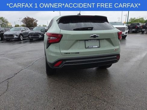 Used 2024 Chevrolet Trax RS w/ Sunroof Package FWD image 17