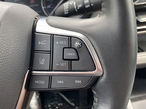 Used 2021 Toyota Highlander XLE FWD image 35