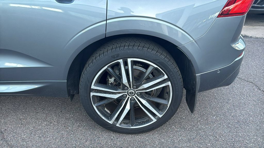 Used 2018 Volvo XC60 T6 R-Design w/ Convenience Package AWD/4WD image 25