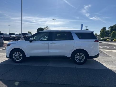 Used 2024 Kia Carnival LX FWD image 10