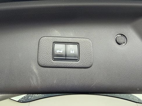 Used 2021 Nissan Armada SL w/ Captain's Chairs Package AWD/4WD image 11