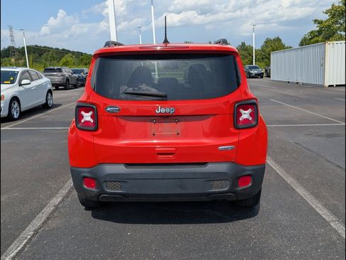 Used 2018 Jeep Renegade Latitude FWD image 6