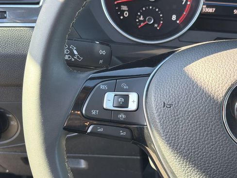 Used 2021 Volkswagen Tiguan SE w/ Panoramic Sunroof Package FWD image 26