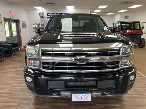 Used 2019 Chevrolet Silverado 2500 High Country w/ Duramax Plus Package AWD/4WD image 3
