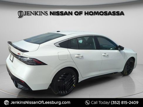 New 2026 Nissan Sentra SR w/ Floor Mat Package FWD image 6