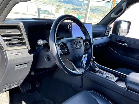 Used 2024 Lexus GX 550 Premium w/ Cold Area Package image 15