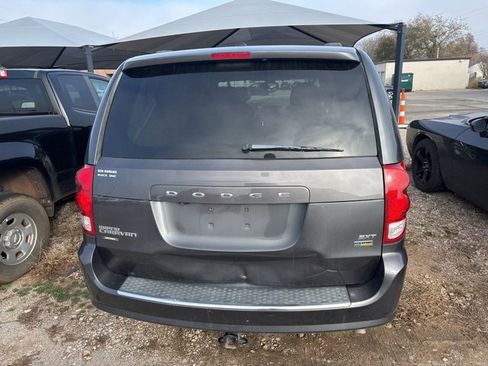Used 2019 Dodge Grand Caravan SXT image 4