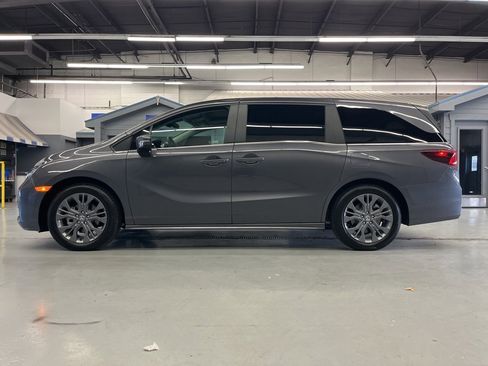 Used 2025 Honda Odyssey Touring image 4