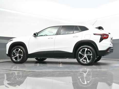 Used 2025 Chevrolet Trax RS w/ Sunroof Package FWD image 40