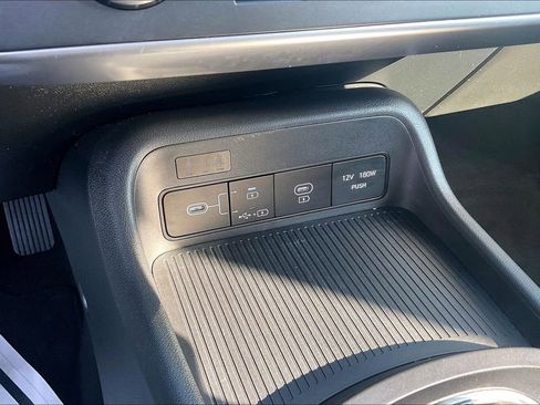 Used 2024 Hyundai Kona SE image 18