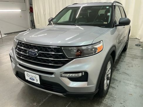 Used 2022 Ford Explorer XLT w/ Equipment Group 202A image 8