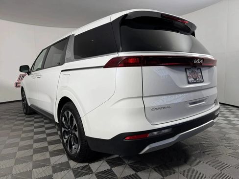Used 2024 Kia Carnival EX FWD image 23