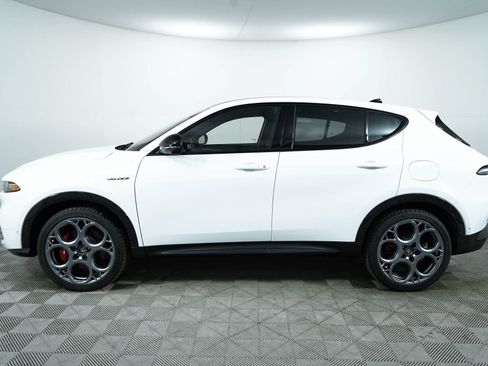 New 2024 Alfa Romeo Tonale Veloce image 7