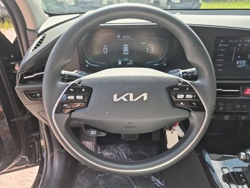 Used 2025 Kia Niro LX FWD image 22